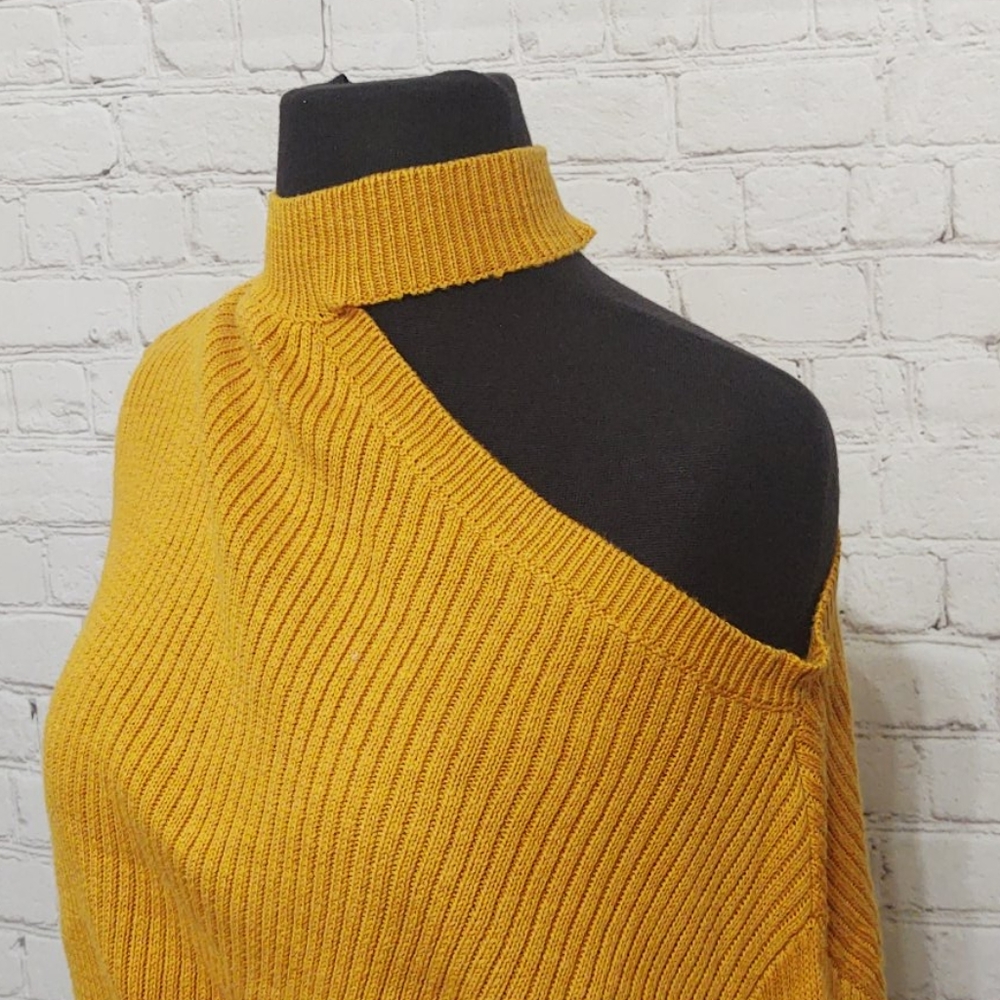 TCEC Off Shoulder Slouchy Turtle Neck - Picture 3 of 7